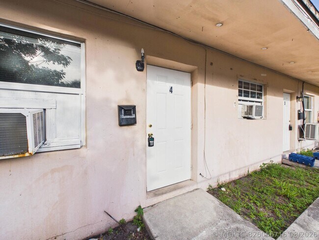 Foto del edificio - 2711 NW 1st St