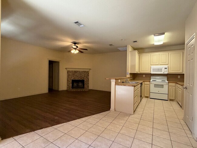 Foto del edificio - 5801 Swords Dr
