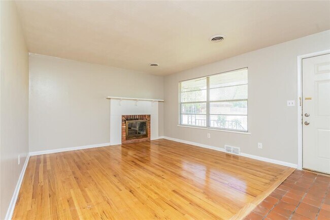 Building Photo - 9712 Mahler Pl