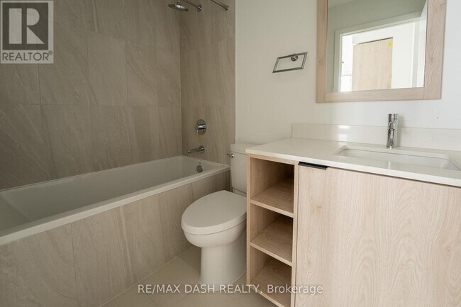 Building Photo - 1007 The Queensway