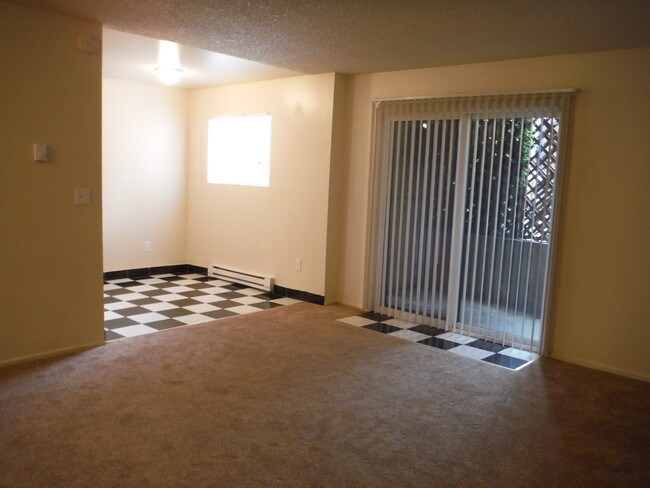 2 X 1: SALA DE ESTAR/COMEDOR - Ascot Acres