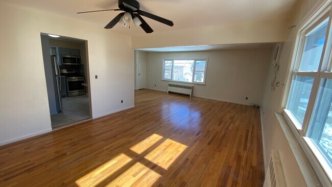 13x12 dining room - 61 Charles St