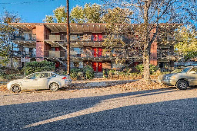 Foto del edificio - 701 E Bayaud Ave