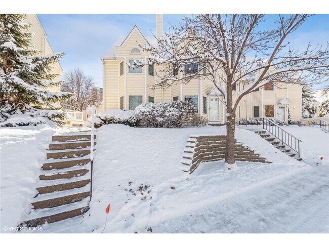 Foto del edificio - 404 3rd Ave NE
