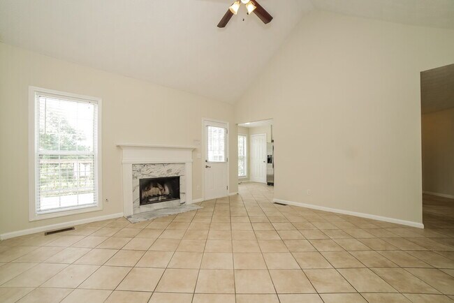 Building Photo - 6845 Sarah Dr