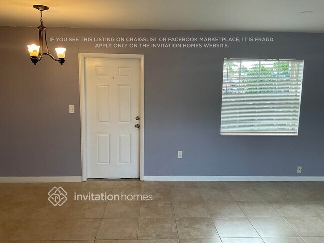 Building Photo - 2712 Alcazar Dr