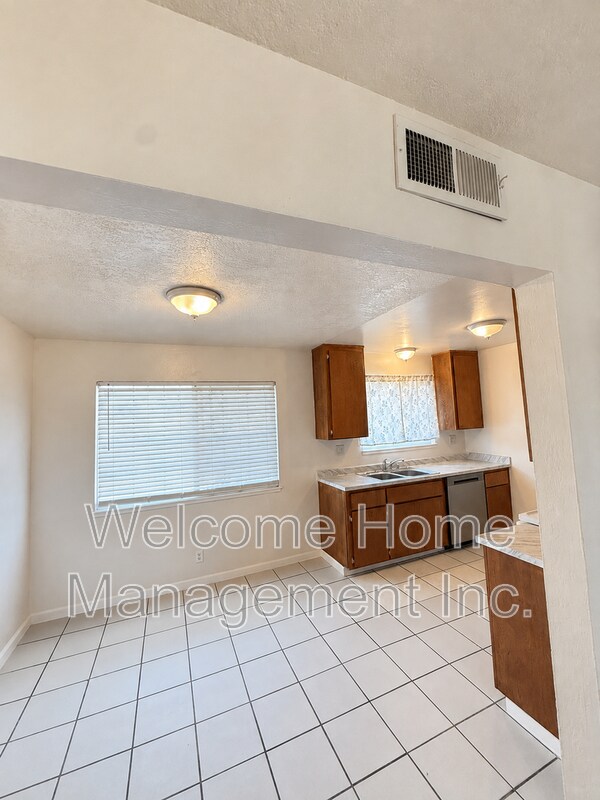 Foto del edificio - 2225 Hillsborough Ct