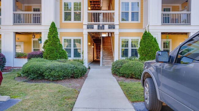 Foto del edificio - 1 Bedroom 1 Bath Condo in Southampton Poin...