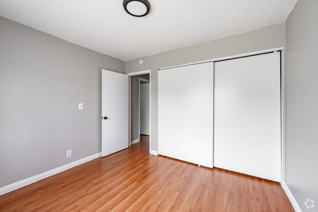 2BR, 1.5BA - 900SF - Secondary Bedroom - 1425 W Stoneridge Ct