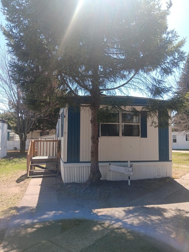 Silver Creek Mobile Home Estates Apartments in Harvey, MI