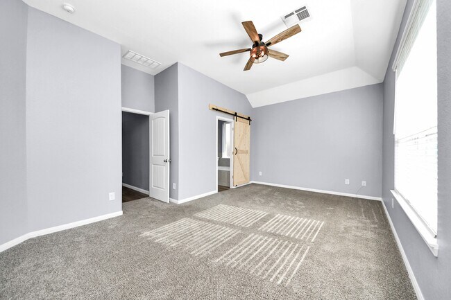 Foto del edificio - 2335 Spring Hollow Dr