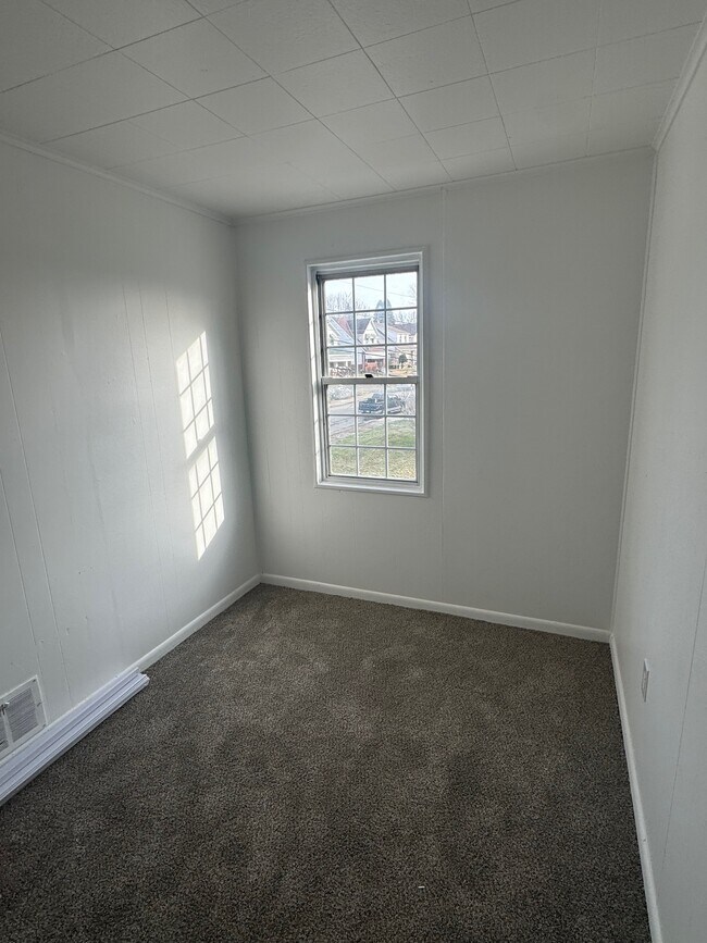 Building Photo - 1355 Drey St