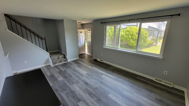 Building Photo - 250 Huth Rd
