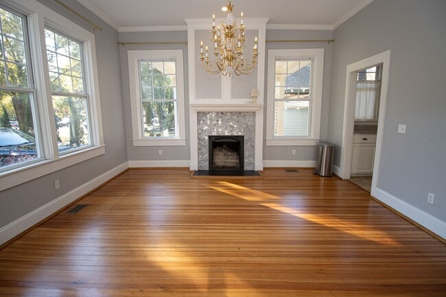 Building Photo - Immediate move-in! Short-term lease! Spacious 4BR/3BA Home Near USC!