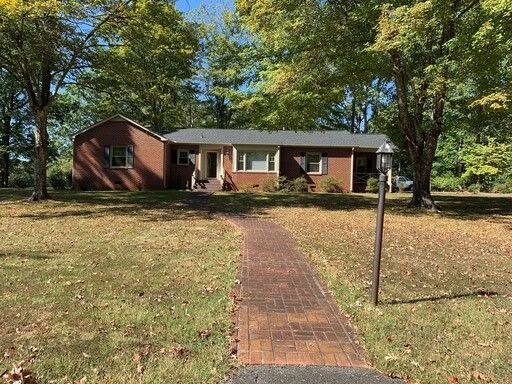 Building Photo - Lovely Brick Ranch Style Home