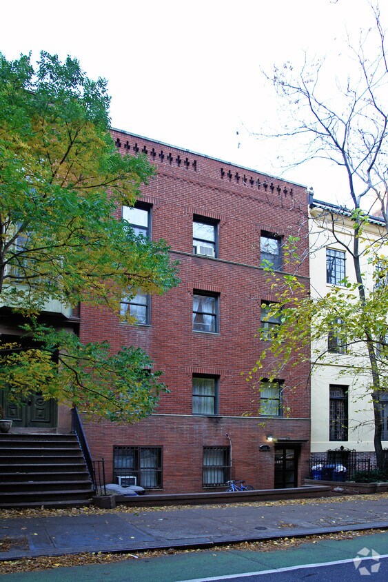Primary Photo - 148 Henry St