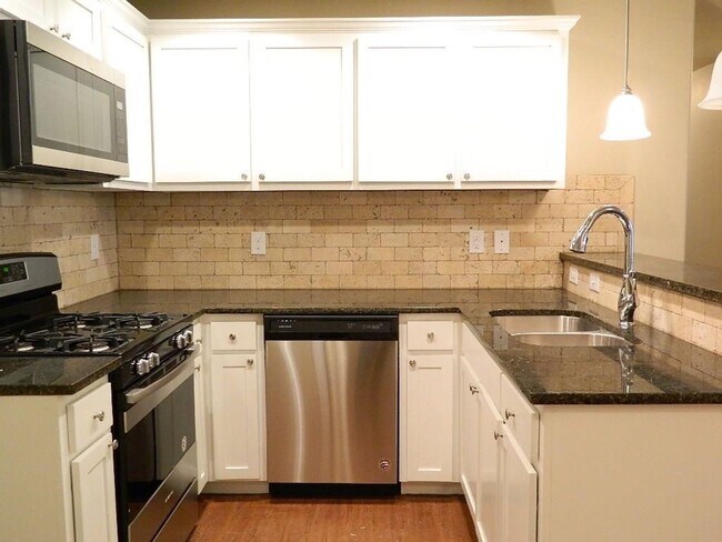 Foto del edificio - 4 Bedroom, 2 Bathroom Home In Mid West City/ Del City School District.