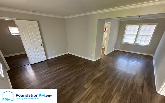 Foto del edificio - 1092 Woodbury Rd