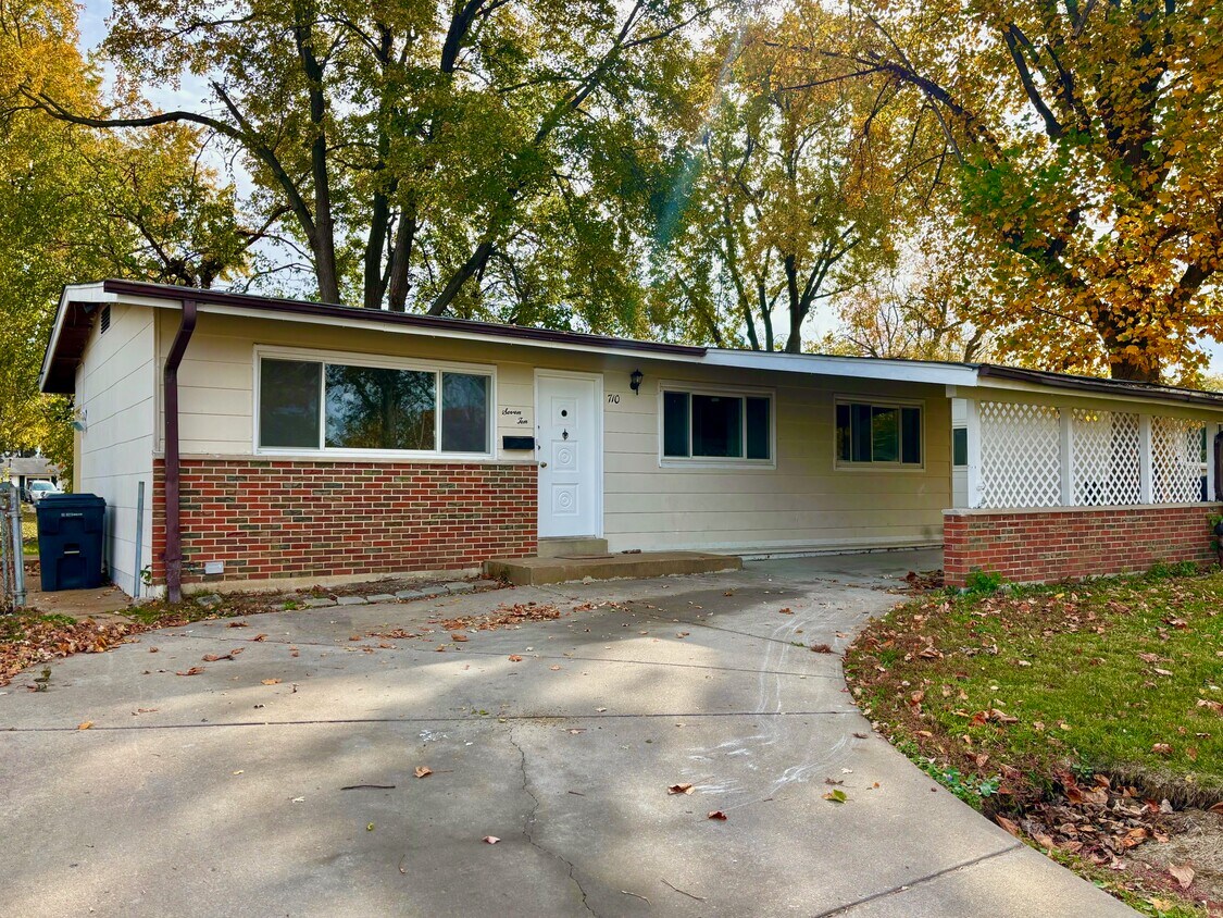 Foto principal - 710 Loyola Dr