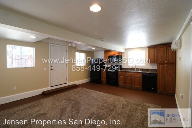 Building Photo - 425 3rd St