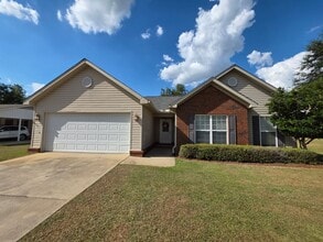 Building Photo - 107 Camellia Dr