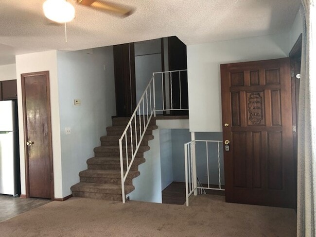 Building Photo - Roomy 3 bed/2 bath house with yard