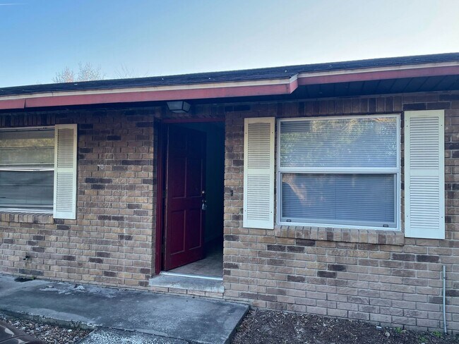 Building Photo - 2-Bedroom, 1-Bathroom home in Winter Haven