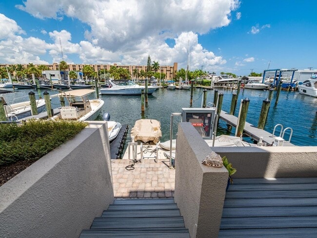 Building Photo - 33 Portside Dr