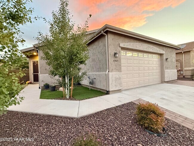 Foto del edificio - 5768 N Thornberry Dr
