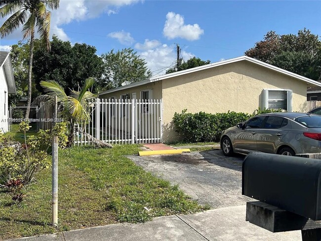 Foto del edificio - 2845 NW 13th Ct