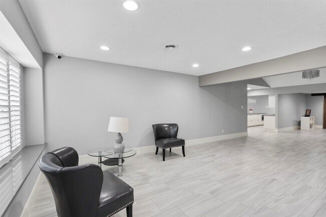 Foto del edificio - 7727 Barberton Dr