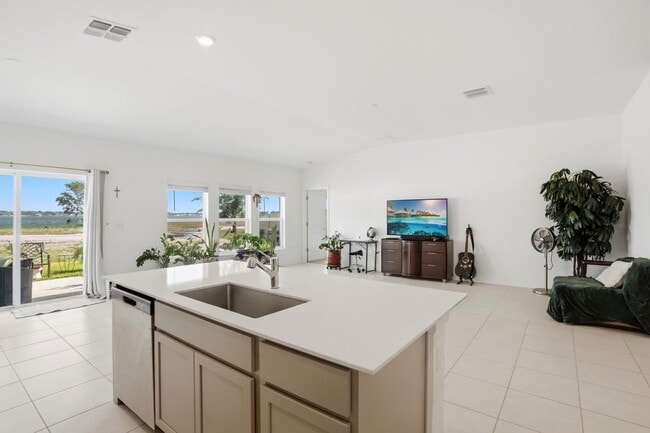 Building Photo - 740 Trotters Dr