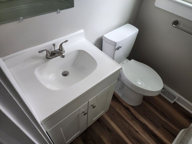 Foto del edificio - Updated 2 Bed, 1 Bath Home Near Downtown Mount Airy