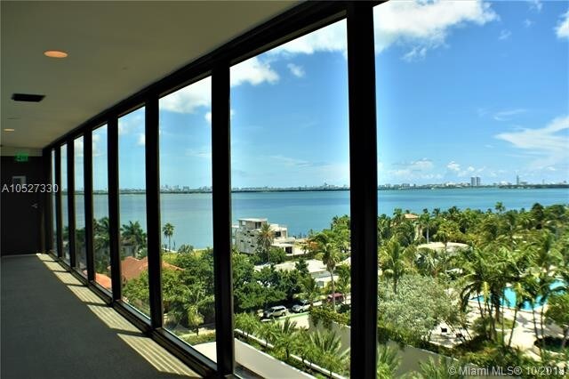 Building Photo - 1000 Venetian Way