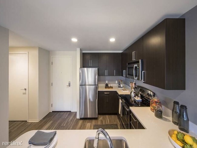 Building Photo - Studio, 1 bath Apartment - 250 Water St 706