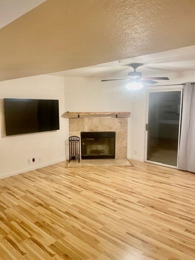 Foto del edificio - Fabulous Updated and Spacious 2 bd 2 bath Condo in superb area in Concord!