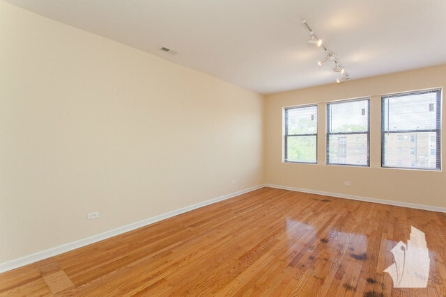 Building Photo - 3119 W Lawrence Ave
