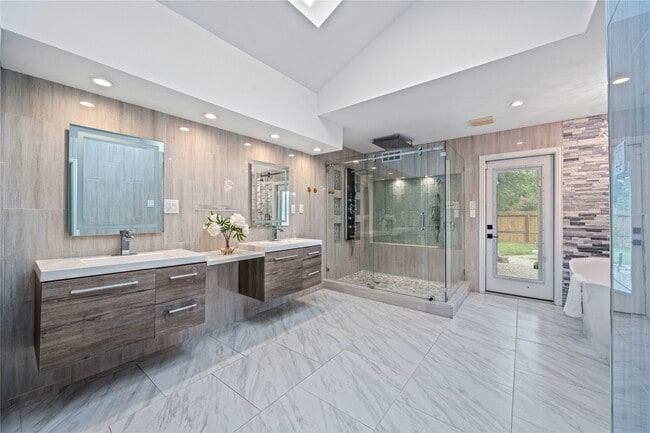 Building Photo - 9022 Quebec Dr