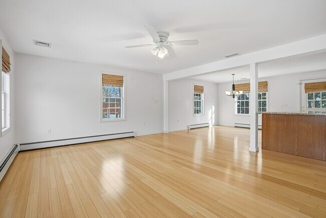 Foto del edificio - 55 Arrowwood Dr