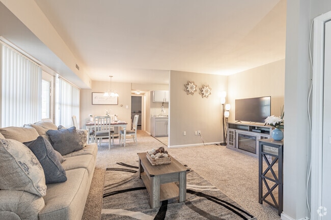 2BR, 1BA - Riverside Park