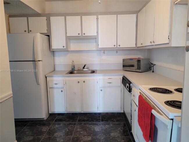 Foto del edificio - 2025 NE 164th St