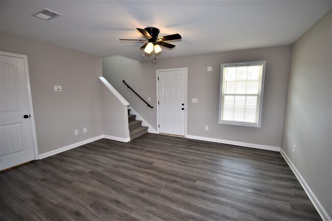 Building Photo - Glenstone Springs Dr - 428