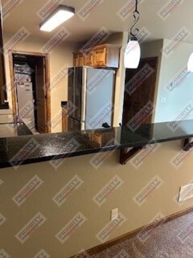Building Photo - Spacious Home with Everything You’re Looki...