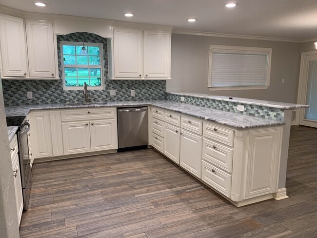 Building Photo - 3/2/2 on 1 ac LISD