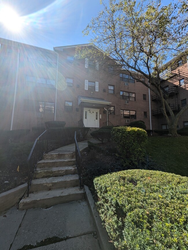 Building Photo - 214 Prospect Ave