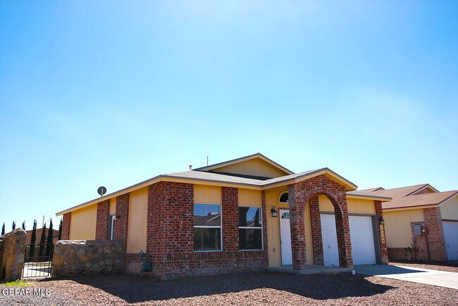 Building Photo - 14344 Venecia Dr