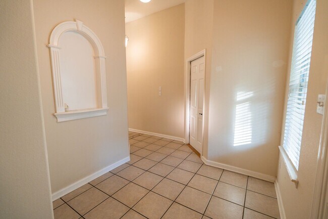 Foto del edificio - Beautiful 3 Bedroom 2 Bathroom in the Glen...