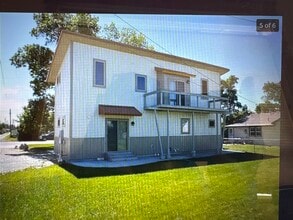 Building Photo - 407 Walnut St