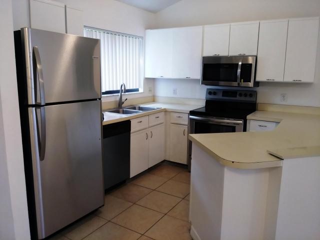 Building Photo - 1329 SE Floresta Dr