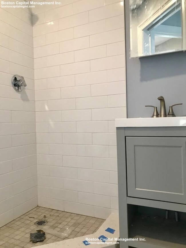 Building Photo - 2 bedroom in Boston MA 02128